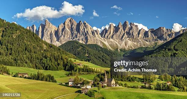 val di funes, dolomite alps, south tyrol, italy, europe - alto adige italy stock pictures, royalty-free photos & images