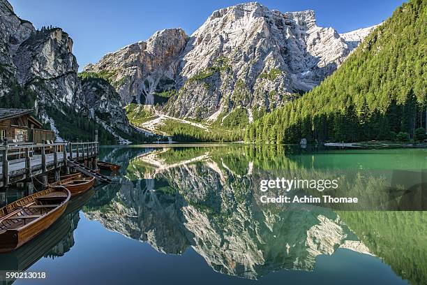 braies lake - dolomite alps, south tyrol, italy, europe - pragser wildsee stock pictures, royalty-free photos & images