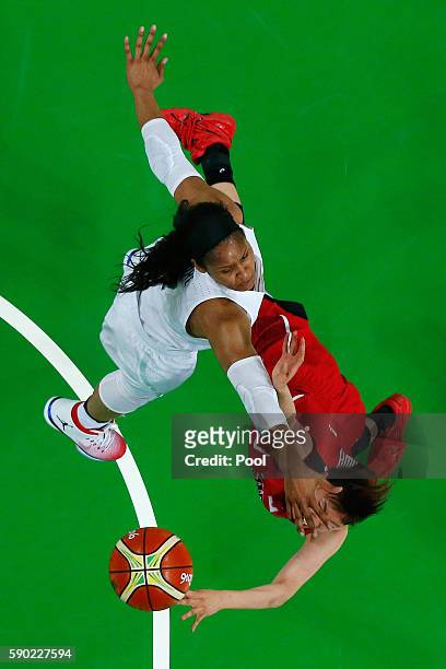 Sanae Motokawa of Japan drives to the basket against Maya Moore of United States on Day 11 of the Rio 2016 Olympic Games at Carioca Arena 1 on August...
