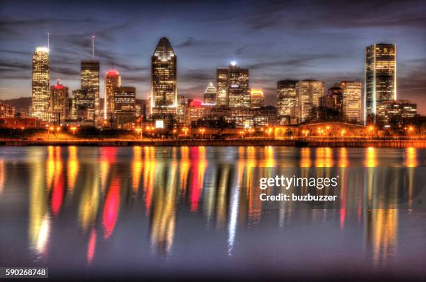 reflejo de un paisaje de la ciudad de montreal al atardecer - buzbuzzer fotografías e imágenes de stock