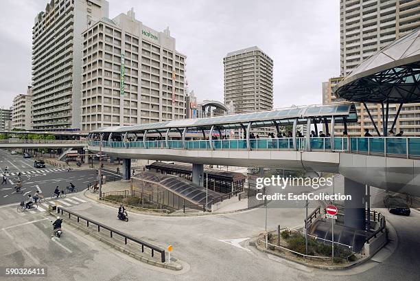 commuters arriving at amagasaki city in japan - amagasaki fotografías e imágenes de stock
