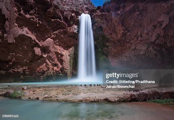 mooney falls - supai - fotografias e filmes do acervo