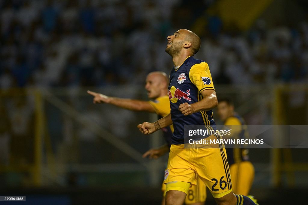 EL-SALVADOR-US-FBL-CONCACAF-ALIANZA-RED-BULLS