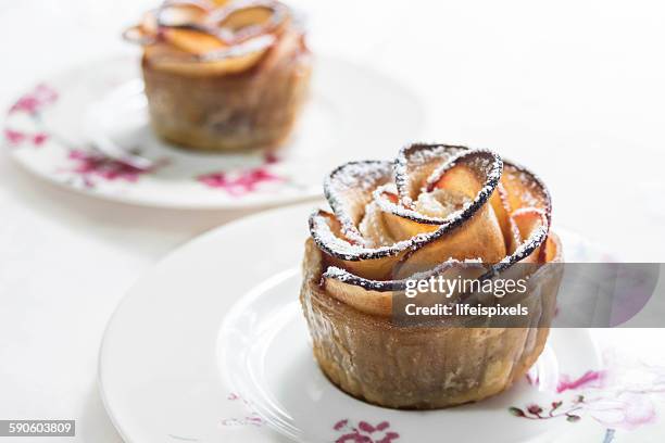 puff pastry with apple shaped roses - lifeispixels photos et images de collection