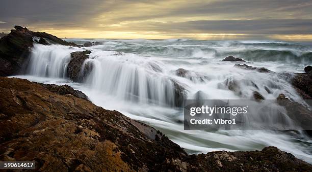 montana de oro, california - ice tsunami stockfoto's en -beelden