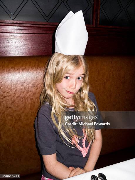 girl with napkin on her head - children restaurant stockfoto's en -beelden