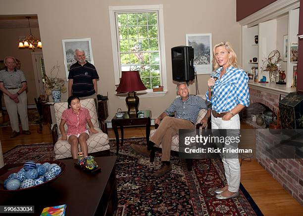 Mary Kaye Huntsman wife of Republican Presidential candidate and former Utah Governor Jon Huntsman campaigning at a house party with his daughters,...