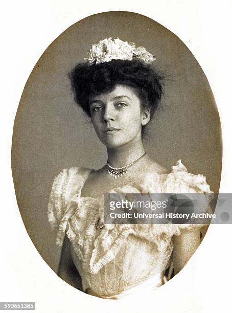 Portrait of Miss Roosevelt. Photograph showing Alice Roosevelt Longworth, half-length portrait, facing front.