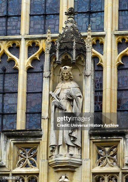 The Abbey Church of Saint Peter and Saint Paul, Bath was rebuilt in the 12th and 16th centuries. It is an example of Perpendicular Gothic...