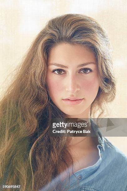portrait of italian looking young woman with flare - rosy cheeks fotografías e imágenes de stock