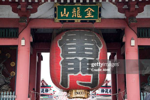 lantern of kaminarimon - sensoji temple stock pictures, royalty-free photos & images