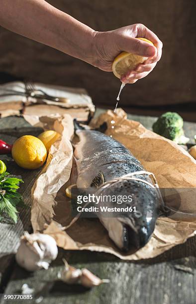 preparing raw salmon for cooking - papel de cera fotografías e imágenes de stock