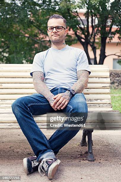 Bench Ront Facing 11,374 Sitting On Bench Front Facing Stock Photos, High-Res Pictures ...
