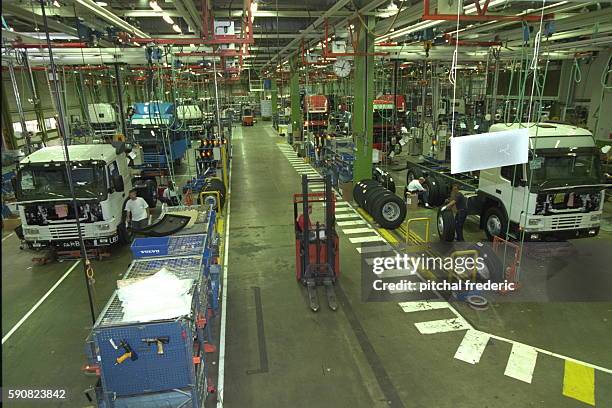 Volvo Factory 1,009 Volvo Factory Stock Photos, High-Res Pictures, and Images - Getty ...