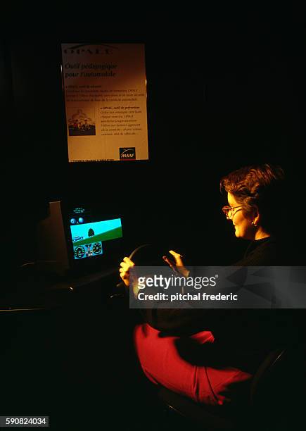 Trainee practices on a Thomson professional automobile driving simulator at Renault technology centre. | Location: Trappes, France.