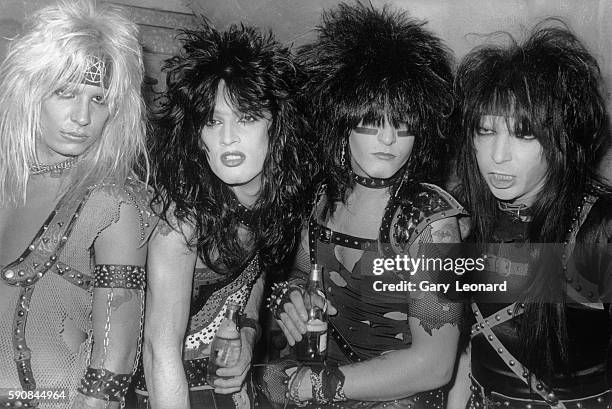 Vince Neil , Tommy Lee , Nikki Sixx , and Mick Mars .