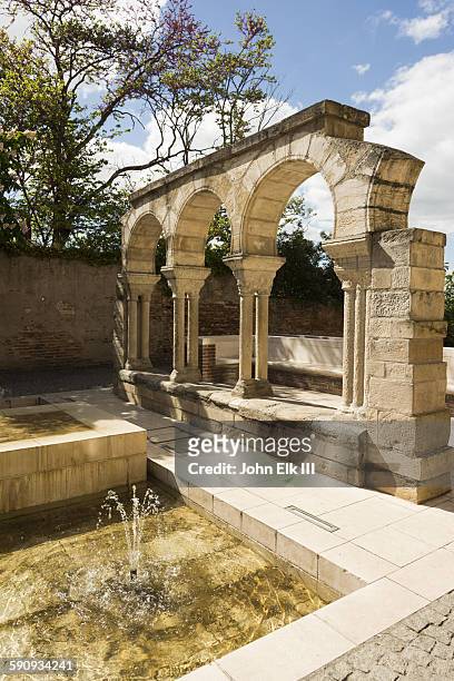 roman portico with fountain - fou stock pictures, royalty-free photos & images