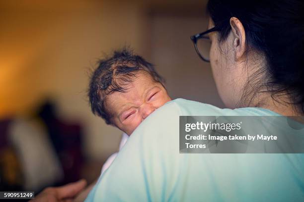 mother and newborn at hospital - home birth stock-fotos und bilder