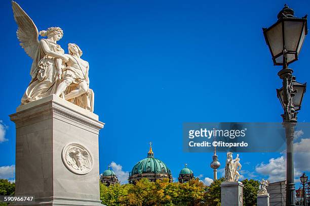 berlin landscape - pont du château photos et images de collection