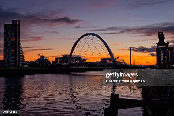 the clyde arc (the squinty bridge), glasgow, scotl - river clyde stock pictures, royalty-free photos & images