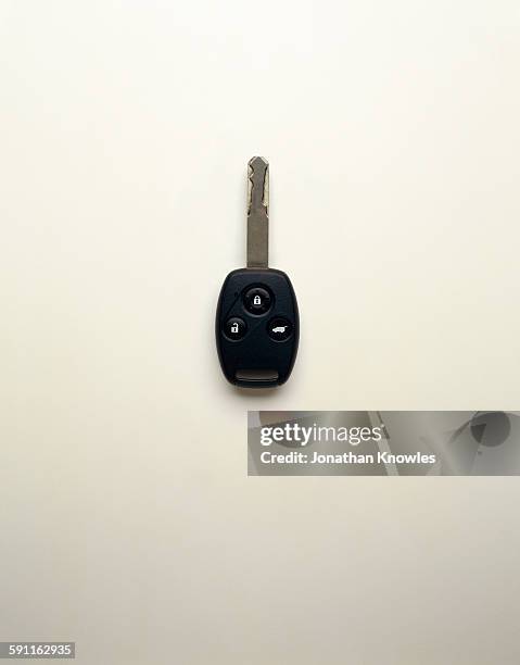 car keys - chave de carro imagens e fotografias de stock