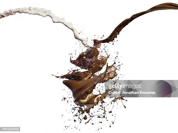 milk and chocolate pour - chocolate liquido fotografías e imágenes de stock