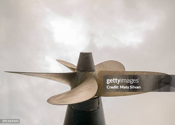 u-boat propeller - aspas fotografías e imágenes de stock