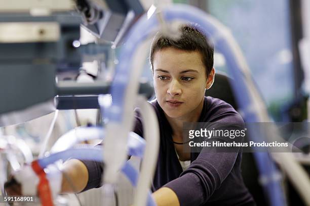 female engineer repairing medical device - laboratory technician stock-fotos und bilder
