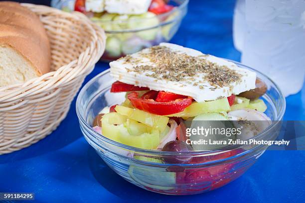greek salad - laura zulian foto e immagini stock