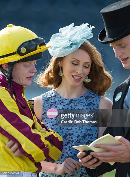 jockey and owners in parade ring - woman jockey stock pictures, royalty-free photos & images