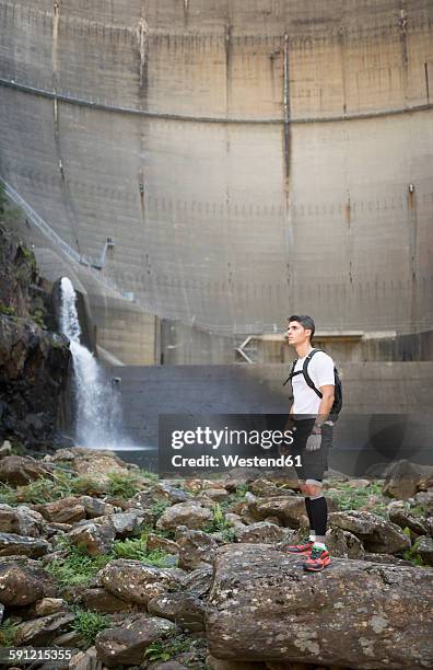 ultra trail runner with a dam in the background - ultra motivated fotografías e imágenes de stock