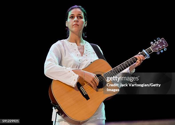 Suad Singer 1,515 Massi Photos Photos & High Res Pictures - Getty Images