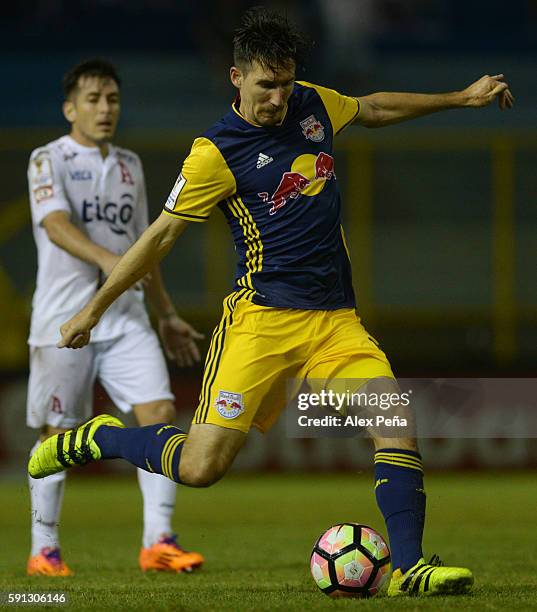 Sacha Kljestan of Red Bulls controls the ball during a match between Red Bulls and Alianza as part of Liga de Campeones CONCACAF Scotiabank 2016/17...