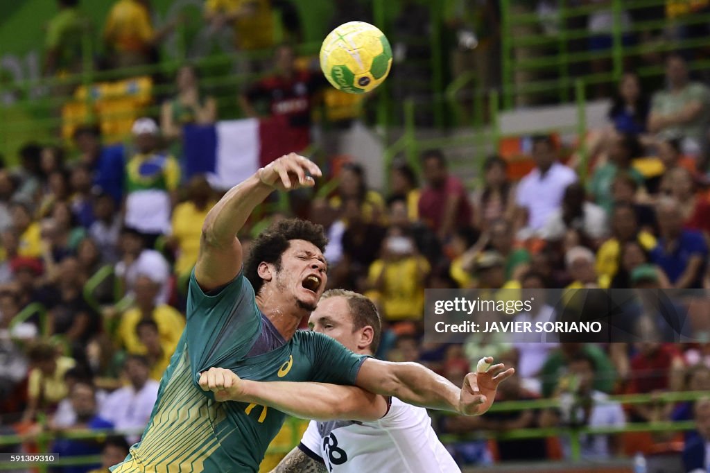 TOPSHOT-HANDBALL-OLY-2016-RIO-BRA-FRA