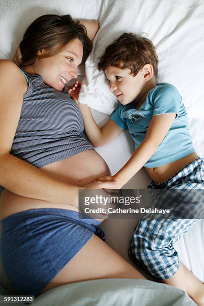 a pregnant woman with her 4 years old son - 30 34 years stock pictures, royalty-free photos & images