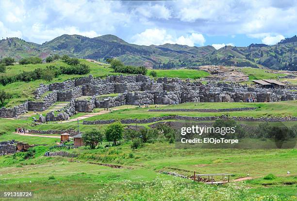 view of sacsayhuaman ruins (fortress), cusco, peru - bezirk cuzco stock-fotos und bilder