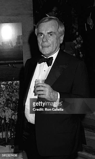 Dominick Dunne attends A Decade of Literary Lions Benefit Gala on November 8, 1990 at the New York Public Library in New York City.