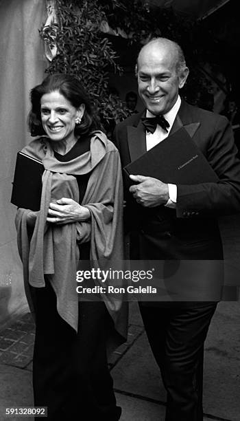 Annette Reed and Oscar de la Renta attend A Decade of Literary Lions Benefit Gala on November 8, 1990 at the New York Public Library in New York City.