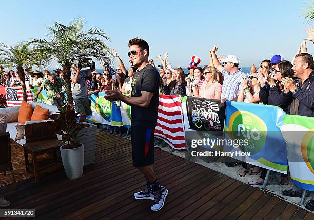 Zac Efron makes an appearance on the Today show set on Copacabana Beach on August 17, 2016 in Rio de Janeiro, Brazil.