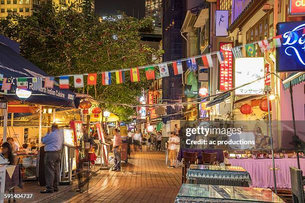 outdoor vendors on singapore sidewalk, singapore, singapore - singapore night market stock pictures, royalty-free photos & images
