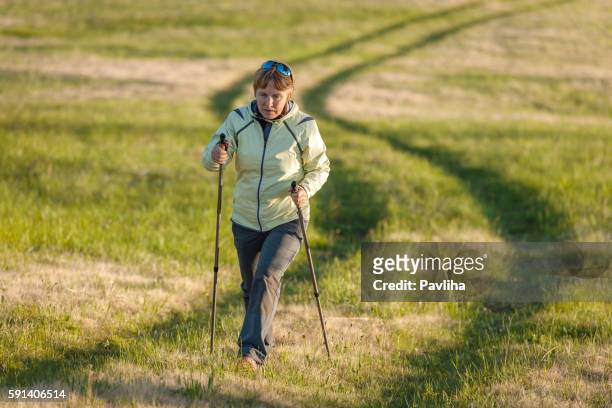 mujer madura nordic walking en plateau, eslovenia, europa - europeo del norte fotografías e imágenes de stock