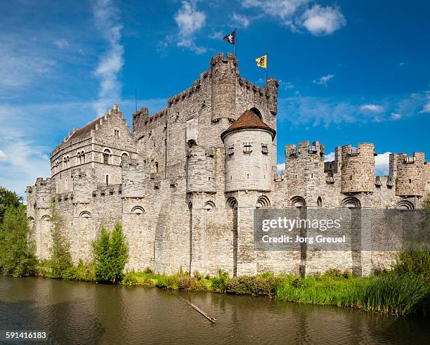 gravensteen castle - flandern belgien stock-fotos und bilder