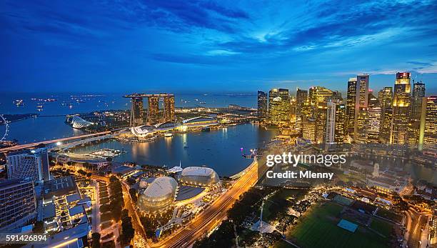 vista aérea singapore marina bay ao anoitecer - baía de marina singapura - fotografias e filmes do acervo