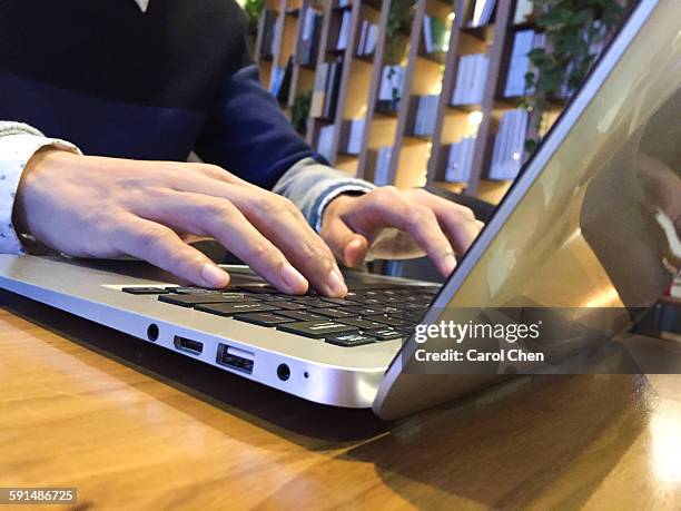 Table Knocking 173 Knocking Table Stock Photos, High-Res Pictures, and Images - Getty ...