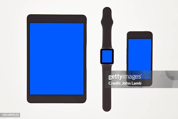 wearable bluescreen - multiple smart devices stock-fotos und bilder