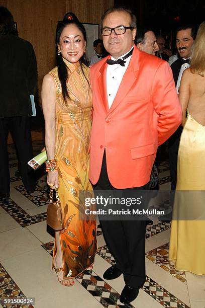 Lucia Hwong Gordon and Hunt Slonem attend 'ARTRAGEOUS' Gala Dinner and Art Auction to benefit the Edwin Gould Services for Children and Families...