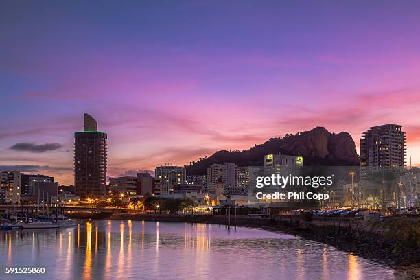 townsville city sunset - townsville fotografías e imágenes de stock