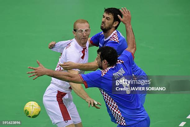 Poland's left back Karol Bielecki vies with Croatia's centre back Domagoj Duvnjak and Croatia's right back Marko Kopljar during the men's...