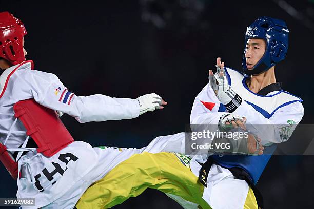 Zhao Shuai of China competes against Tawin Hanprab of Thailand during the Taekwondo Men's -58kg Gold Medal contest during Day 12 of the Rio 2016...