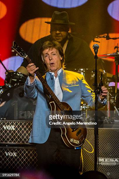 Paul McCartney performs in concert at Quicken Loans Arena on August 17, 2016 in Cleveland, Ohio.